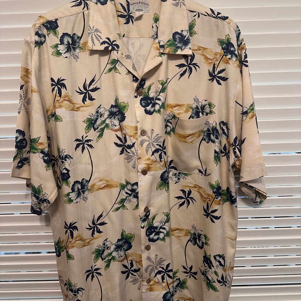 Tommy Bahama Shirt Medium Yellow Cream Floral Silk Hawaiian Loop collar Camp